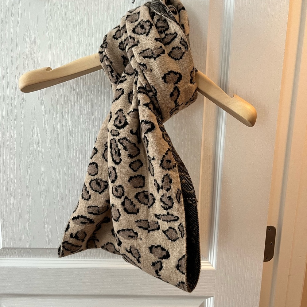 BCBG animal print leopard print infinity scarf